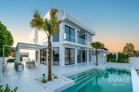 Villa in Palm Jumeirah, Dubai 4 bedrooms, 550 sq.m. № 61492 - photo 1