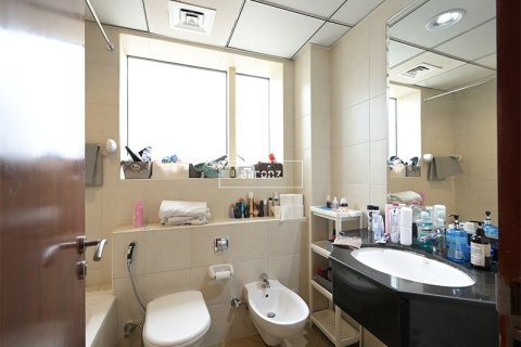 Apartment in Jumeirah Lake Towers, Dubai 2 bedrooms, 121.3 sq.m. № 11137 - photo 8