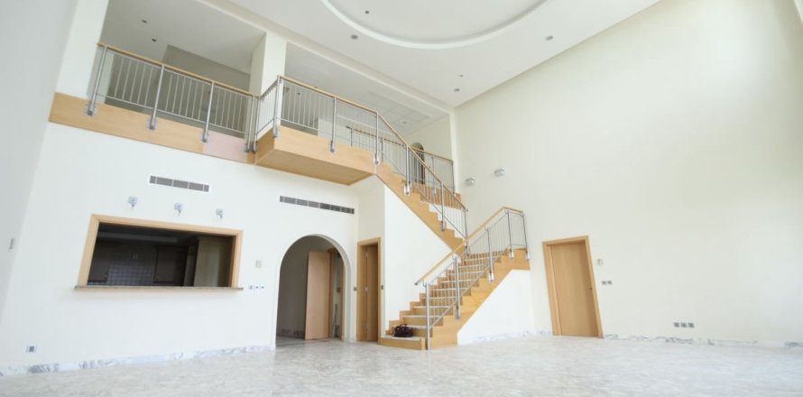 Квартира в Пальме Джумейре, Дубай, 4 спальни, 524м², № 115315