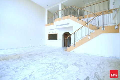 Снять в аренду квартиру в Пальме Джумейре, Дубай: 4 спальни, 524м², № 115315 - фото 3