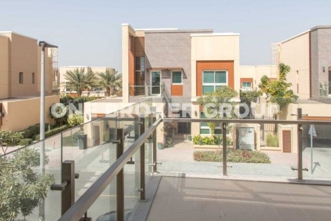 Villa à Al Barsha, Dubai, 3 chambres, 234.7 m², № 545 - photo 1