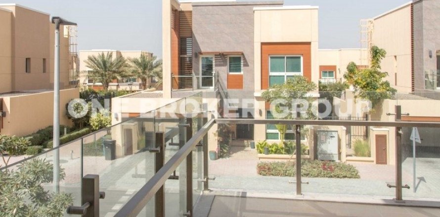 Villa à Al Barsha, Dubai, 3 chambres, 234.7 m², № 545