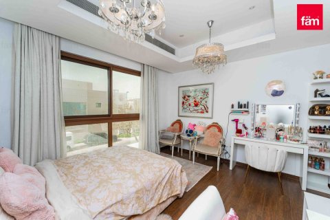 Купить виллу в Meydan, Дубай: 4 спальни, 218м², № 91675 - фото 15