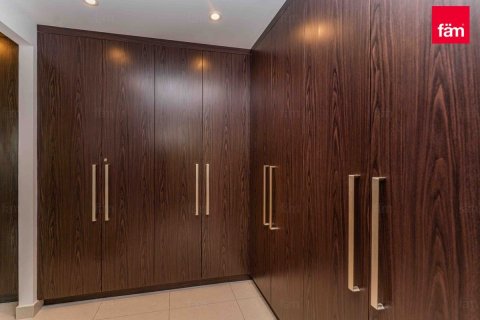 Купить виллу в Meydan, Дубай: 4 спальни, 218м², № 91675 - фото 16