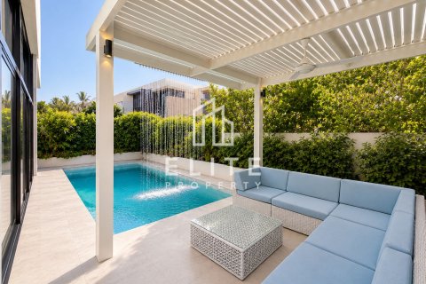 Townhouse in Dubai 5 bedrooms, 325 sq.m. № 121331