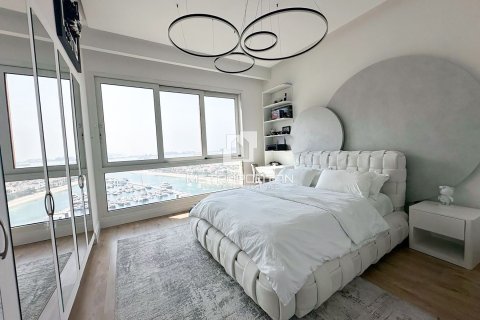 Apartment in Marina Residences, Palm Jumeirah, Dubai 3 bedrooms, 234 sq.m. № 73970 - photo 3