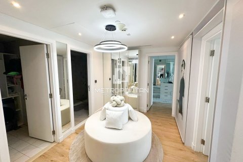 Apartment in Marina Residences, Palm Jumeirah, Dubai 3 bedrooms, 234 sq.m. № 73970 - photo 4