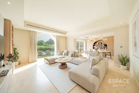 Villa en Victory Heights, Dubai Sports City, Dubai, 5 dormitorios, 446 m², № 61777 - foto 4