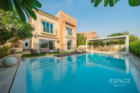 Villa en Victory Heights, Dubai Sports City, Dubai, 5 dormitorios, 446 m², № 61777 - foto 1