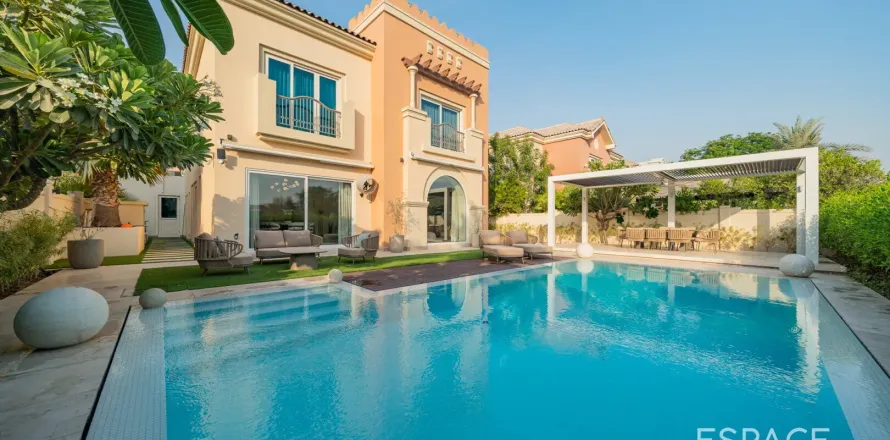 Villa en Victory Heights, Dubai Sports City, Dubai, 5 dormitorios, 446 m², № 61777