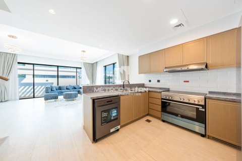 Townhouse in Damac Lagoons, Dubai 5 bedrooms, 302 sq.m. № 74055 - photo 2