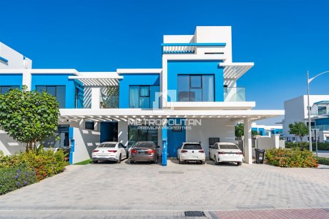 Townhouse in Damac Lagoons, Dubai 5 bedrooms, 302 sq.m. № 74055 - photo 1