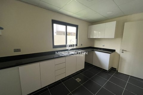 Снять в аренду виллу в DAMAC Hills (Akoya by DAMAC), Дубай: 6 спален, 322м², № 74050 - фото 16