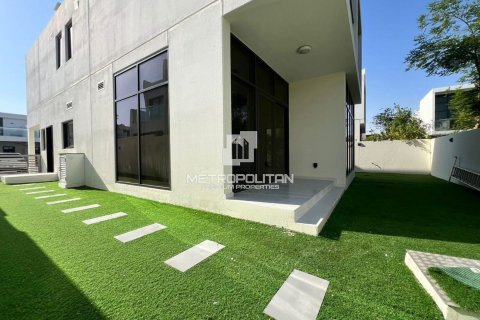 Снять в аренду виллу в DAMAC Hills (Akoya by DAMAC), Дубай: 6 спален, 322м², № 74050 - фото 2