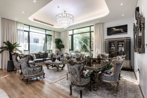 Villa in Nad Al Sheba 1, Nadd Al Sheba, Dubai 5 bedrooms, 465 sq.m. № 115701 - photo 6