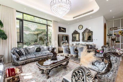 Villa in Nad Al Sheba 1, Nadd Al Sheba, Dubai 5 bedrooms, 465 sq.m. № 115701 - photo 7