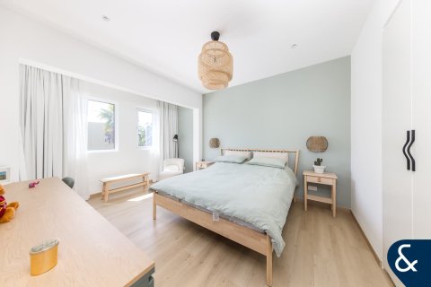 Villa in Arabian Ranches, Dubai 4 bedrooms, 465 sq.m. № 98527 - photo 15