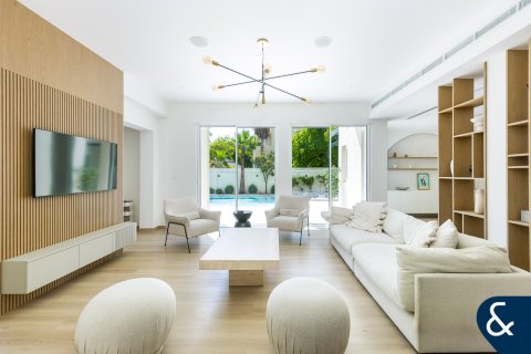 Villa in Arabian Ranches, Dubai 4 bedrooms, 465 sq.m. № 98527 - photo 2