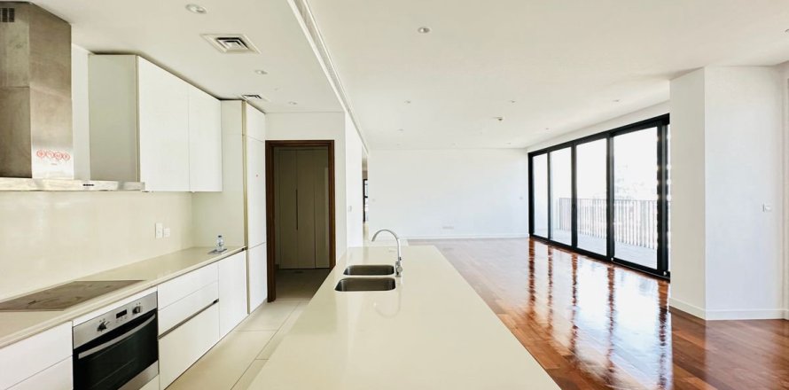 Apartment in Al Wasl, Dubai 3 bedrooms, 215.8 sq.m. № 55214