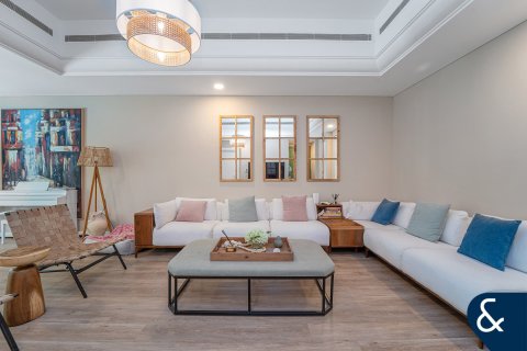 Townhouse in Victory Heights, Dubai Sports City, Dubai 4 bedrooms, 311 sq.m. № 74405 - photo 5