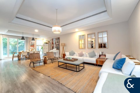 Townhouse in Victory Heights, Dubai Sports City, Dubai 4 bedrooms, 311 sq.m. № 74405 - photo 4