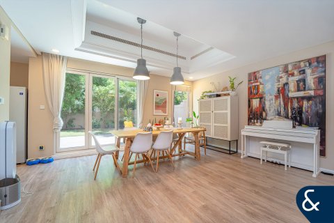 Townhouse in Victory Heights, Dubai Sports City, Dubai 4 bedrooms, 311 sq.m. № 74405 - photo 3