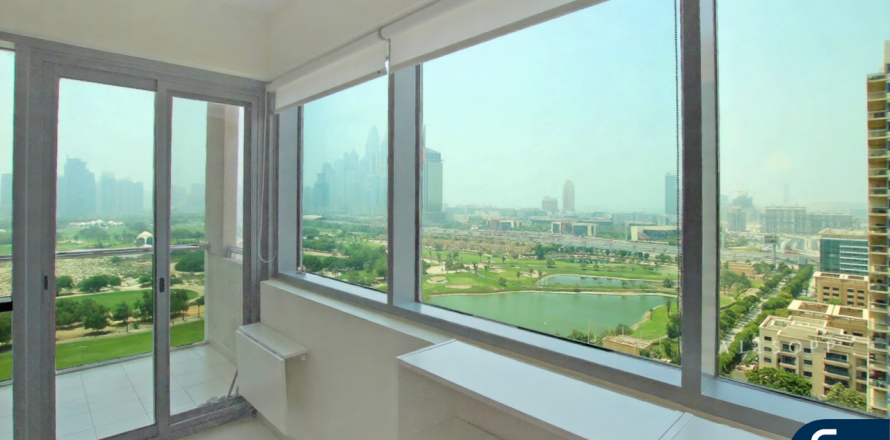 Appartement à Golf Towers, The Views, Dubai, 1 chambre, 89 m², № 74404