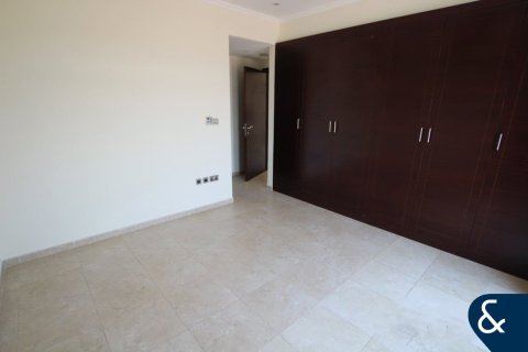 Villa in Legacy, Jumeirah Park, Dubai 3 bedrooms, 285 sq.m. № 74400 - photo 6