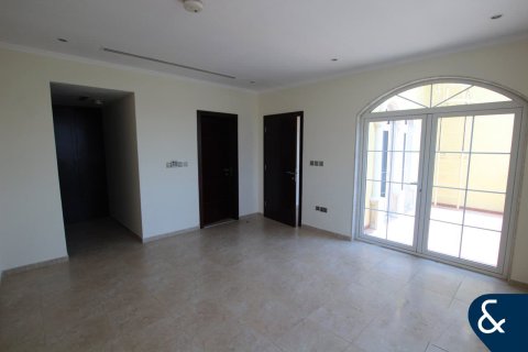 Villa in Legacy, Jumeirah Park, Dubai 3 bedrooms, 285 sq.m. № 74400 - photo 9