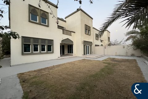 Villa in Legacy, Jumeirah Park, Dubai 3 bedrooms, 285 sq.m. № 74402 - photo 1