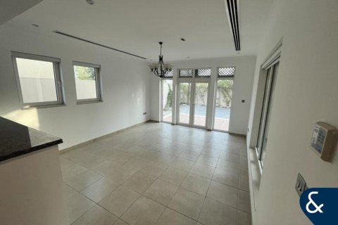 Villa in Legacy, Jumeirah Park, Dubai 3 bedrooms, 285 sq.m. № 74402 - photo 2