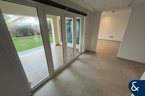 Villa in Legacy, Jumeirah Park, Dubai 3 bedrooms, 285 sq.m. № 74402 - photo 7