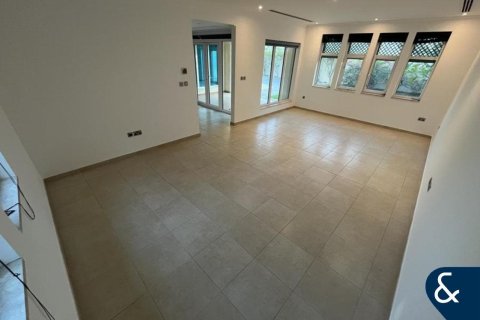 Villa in Legacy, Jumeirah Park, Dubai 3 bedrooms, 285 sq.m. № 74402 - photo 8