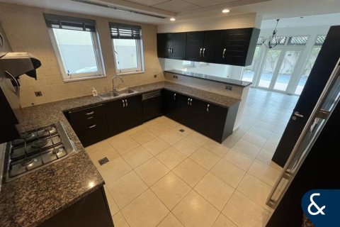 Villa in Legacy, Jumeirah Park, Dubai 3 bedrooms, 285 sq.m. № 74402 - photo 5