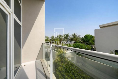 Villa in Dubai 6 bedrooms, 608.51 sq.m. № 135394 - photo 8