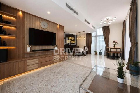 Villa in Dubai 6 bedrooms, 608.51 sq.m. № 135394 - photo 30