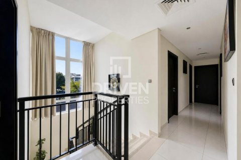 Villa in Dubai 6 bedrooms, 608.51 sq.m. № 135394 - photo 17
