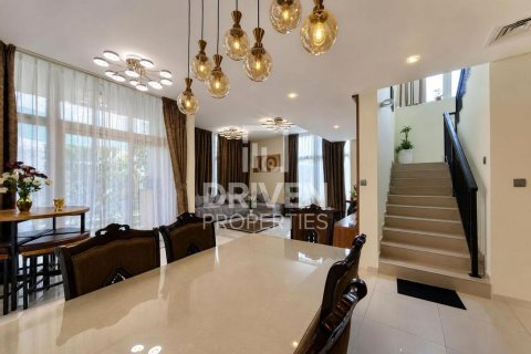 Villa in Dubai 6 bedrooms, 608.51 sq.m. № 135394 - photo 28