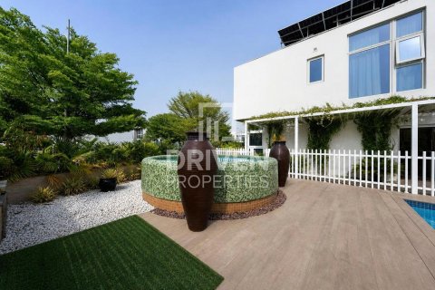 Villa in Dubai 6 bedrooms, 608.51 sq.m. № 135394 - photo 2