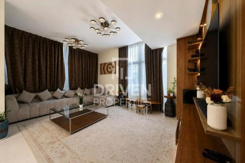 Villa in Dubai 6 bedrooms, 608.51 sq.m. № 135394