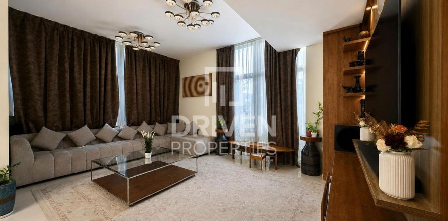 Villa in Dubai 6 bedrooms, 608.51 sq.m. № 135394