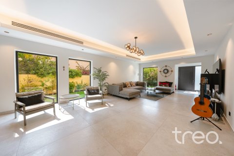 Villa in Meadows 8, Meadows, Dubai 4 bedrooms, 343.74 sq.m. № 124665 - photo 3