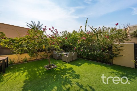 Villa in Meadows 8, Meadows, Dubai 4 bedrooms, 343.74 sq.m. № 124665 - photo 28