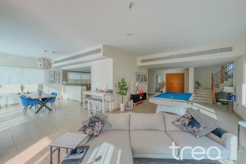 Villa in Legacy, Jumeirah Park, Dubai 4 bedrooms, 386.2 sq.m. № 124783 - photo 4