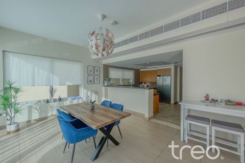 Villa in Legacy, Jumeirah Park, Dubai 4 bedrooms, 386.2 sq.m. № 124783 - photo 7
