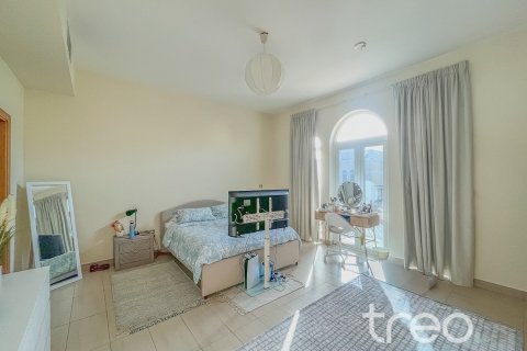 Villa in Legacy, Jumeirah Park, Dubai 4 bedrooms, 386.2 sq.m. № 124783 - photo 11