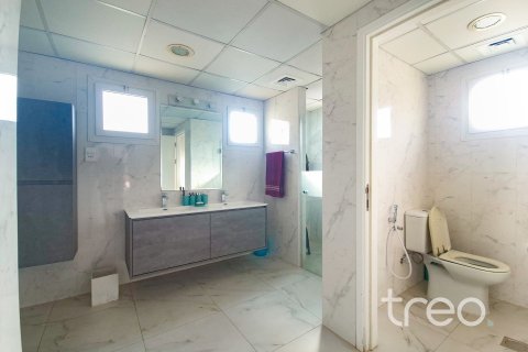 Villa en Meadows, Dubai, 4 dormitorios, 50.63 m², № 124779 - foto 8