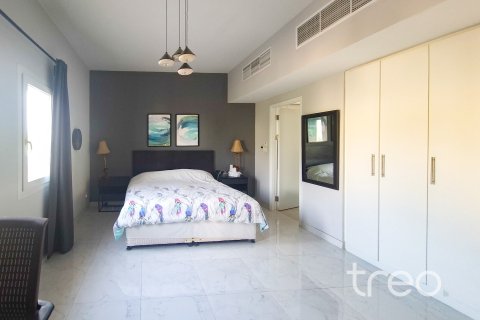 Villa en Meadows, Dubai, 4 dormitorios, 50.63 m², № 124779 - foto 6