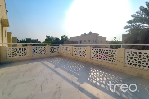 Villa en Meadows, Dubai, 4 dormitorios, 50.63 m², № 124779 - foto 9