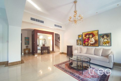 Villa en Meadows, Dubai, 4 dormitorios, 50.63 m², № 124779 - foto 16